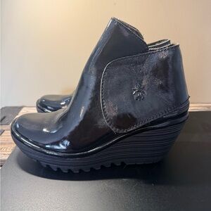 FLY LONDON Womens Black Patent Leather Wedge Ankle Boot Bootie